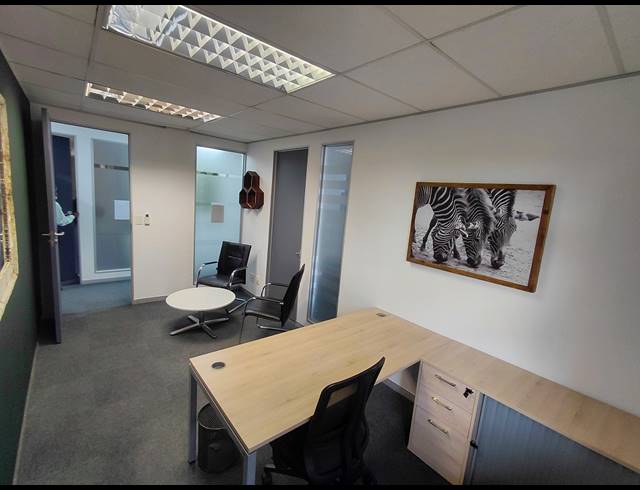 22M² OFFICE TO LET IN FOURWAYS